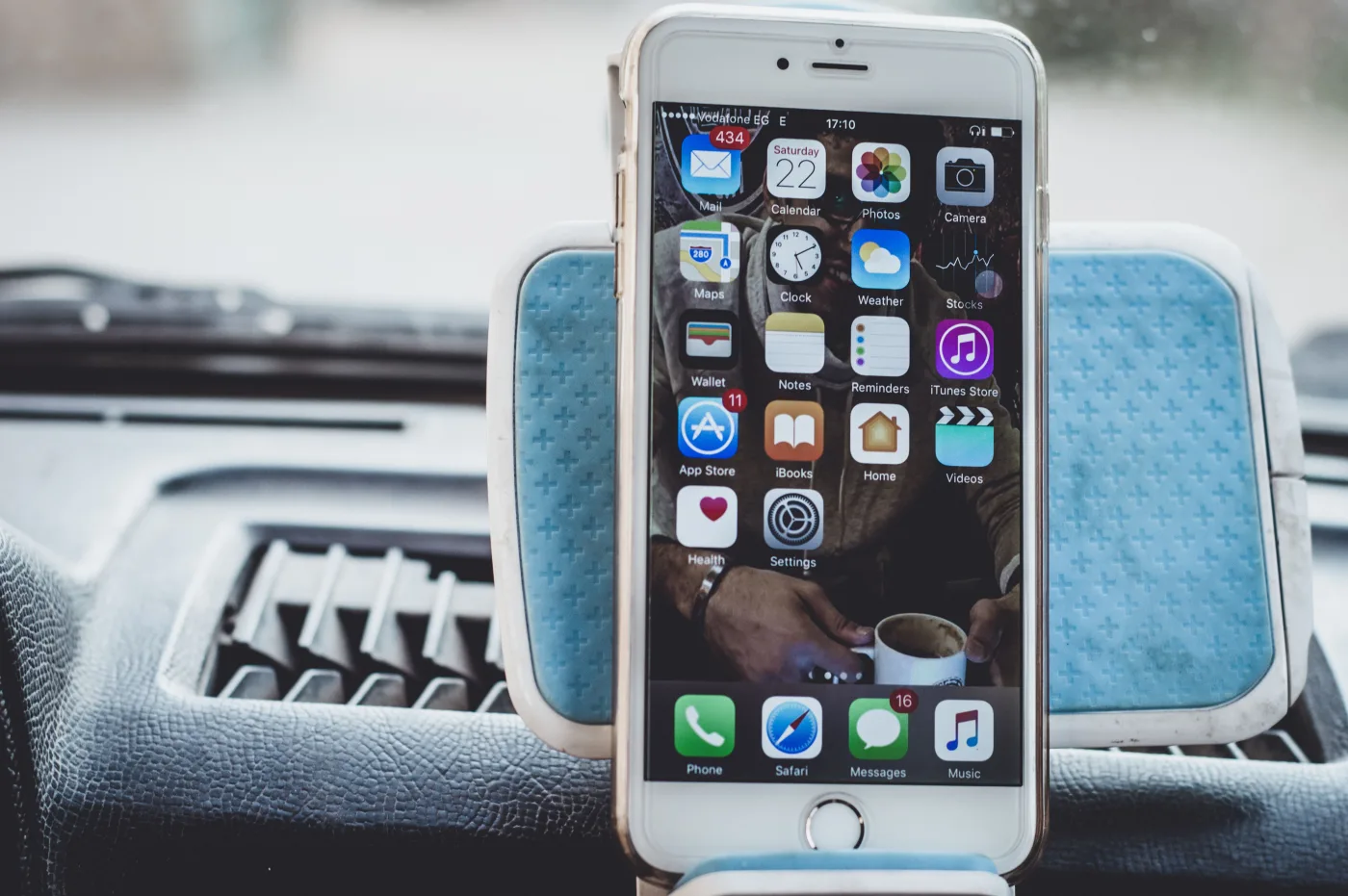 Invoice on the Go: Mobile Invoicing Guide