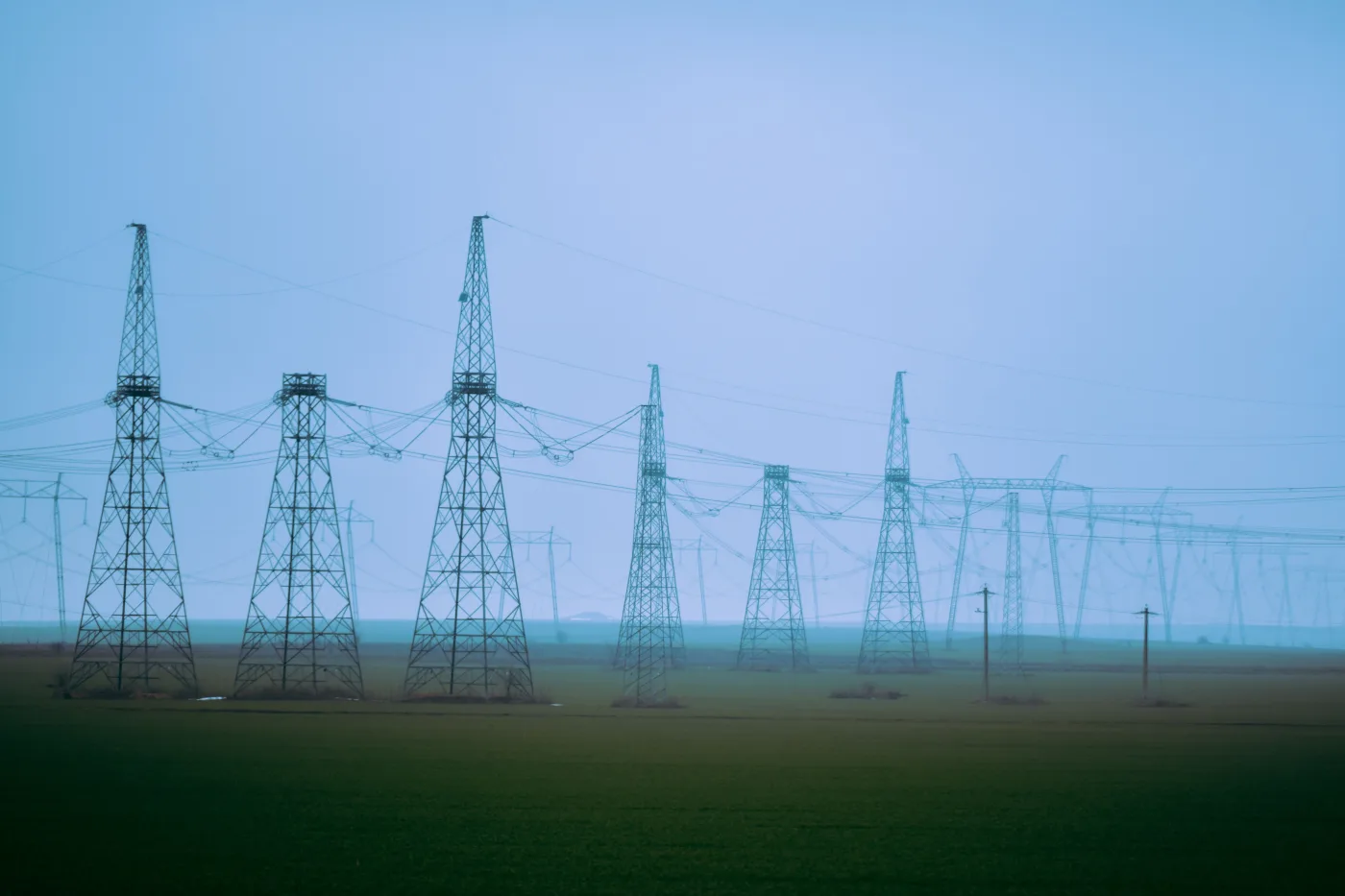 How to Find and Evaluate Power Suppliers
